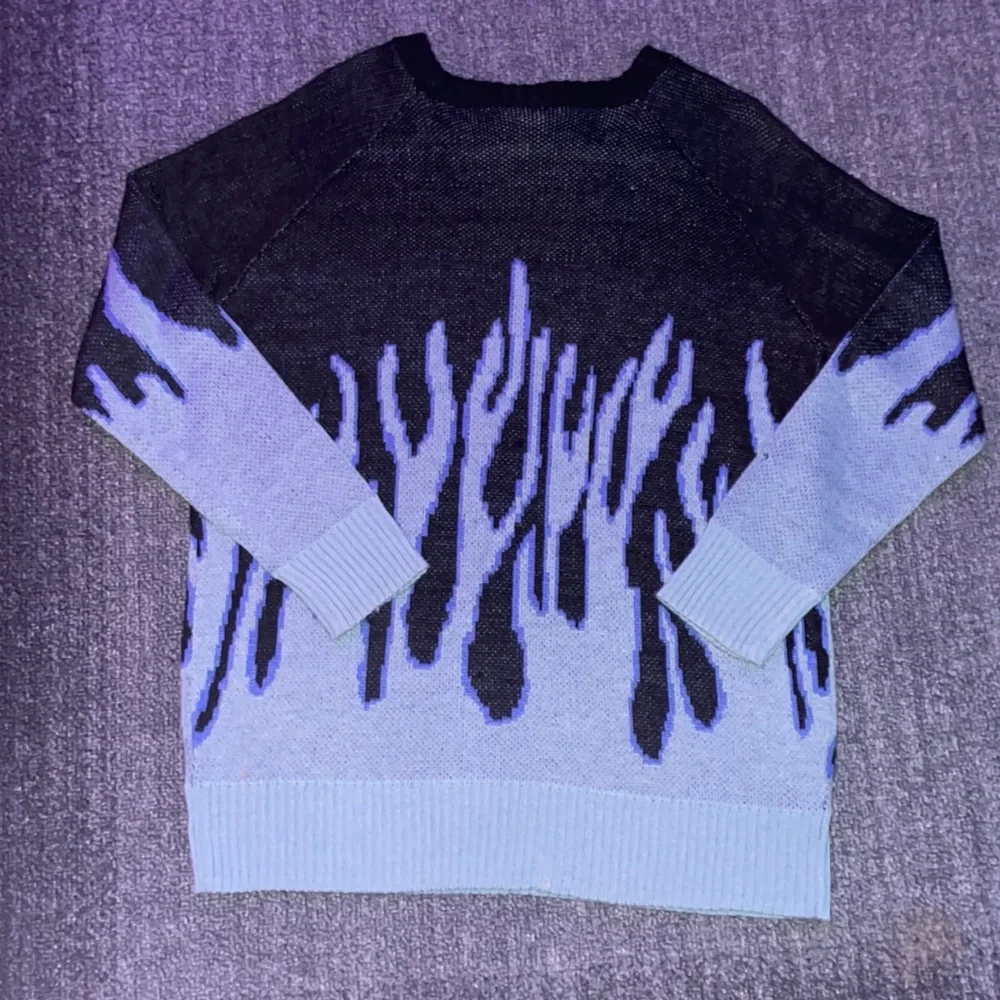 blue flame sweater - Picture 2 of 2